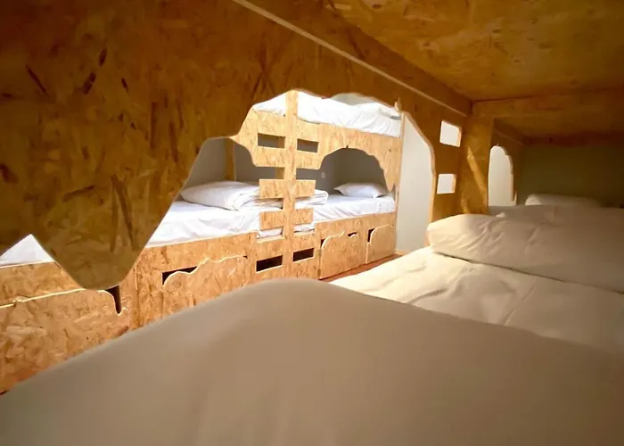 Destination Hostel *