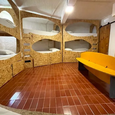 Destination Hostel *