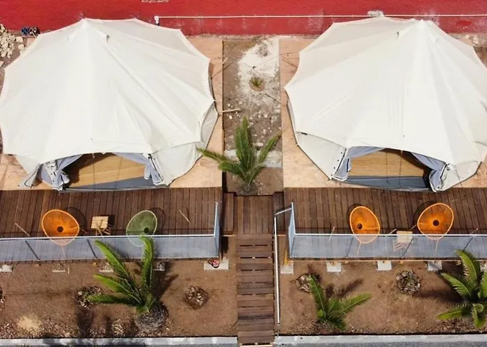 אכסניה Destination *